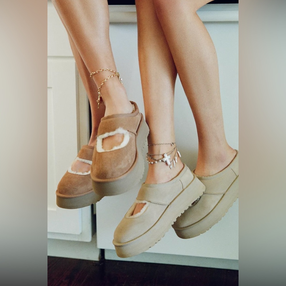 NWOB UGG Bea Mary Jane Platform Chestnut Wool Lined Platform Sandals Sz 8